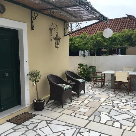 Lena's Traditional Hébergement de vacances *