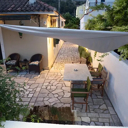 펜션 Lena's Traditional Agia Efimia