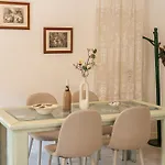 Lena's Traditional Nyaraló